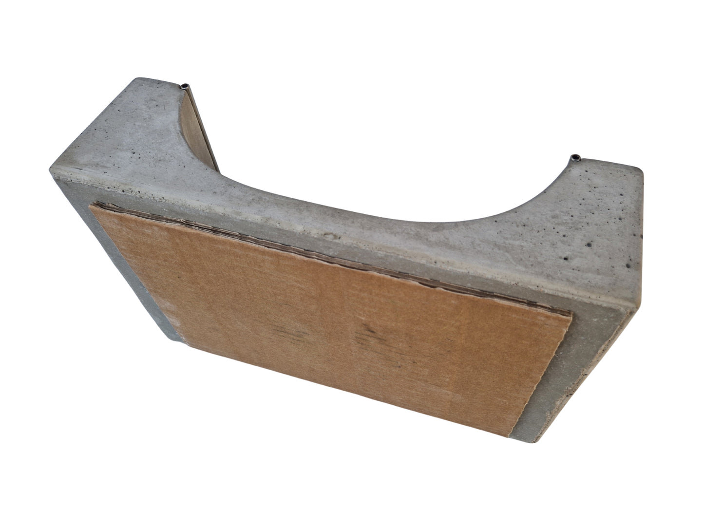 Betonová rampa na fingerboard